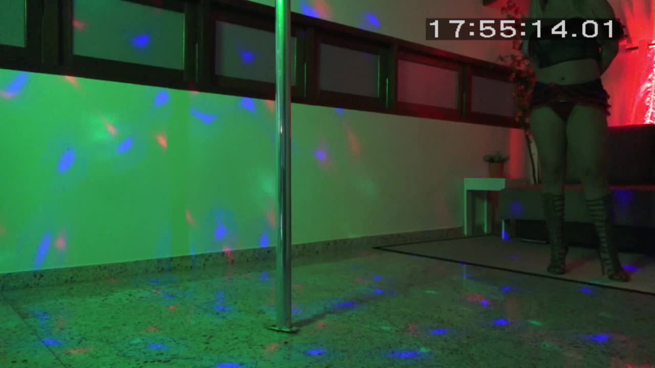 Na hora do Pole Dance, elas deram um show de sensualidade