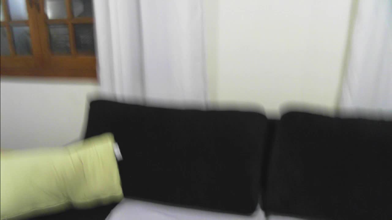 Safadas mostram bucetinhas e cuzinhos no chat pornô