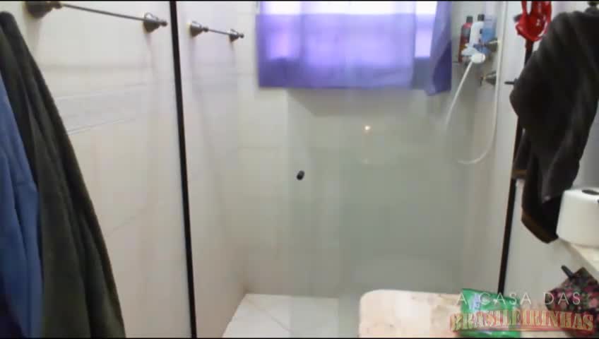 Banho sensual com a bela Cappuccini! Gostosa demais