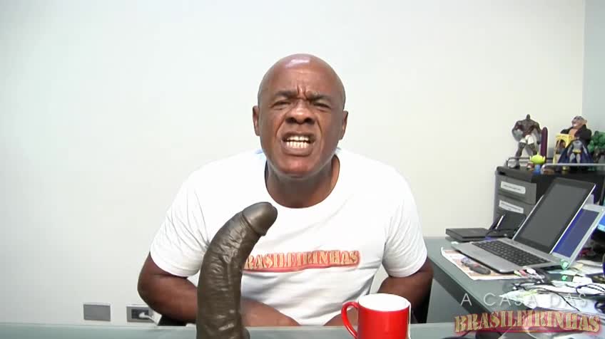 Loira tocando siririca ao vivo na sua tela
