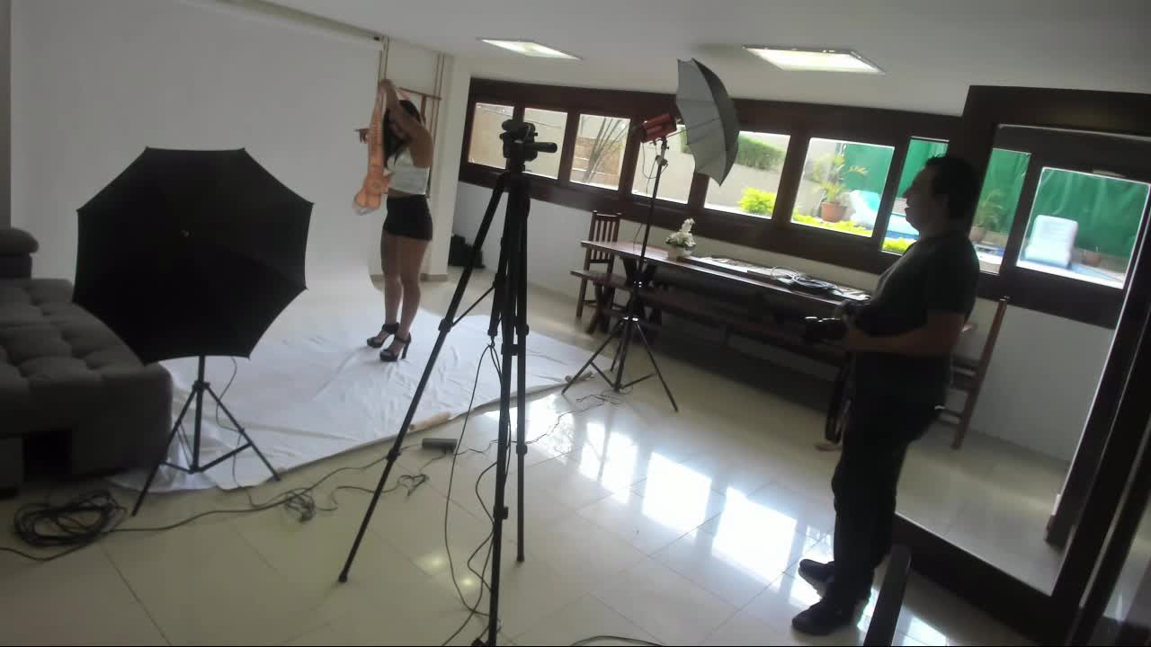 Amanda Souza posando pelada mais uma vez na Casa