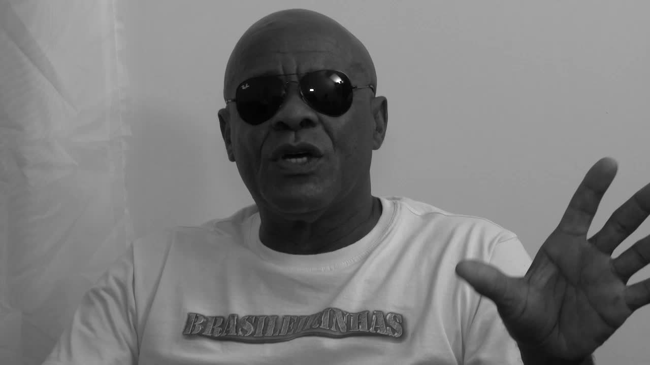 Kid Bengala apresenta a nova participante e fode com a ninfeta ao vivo!