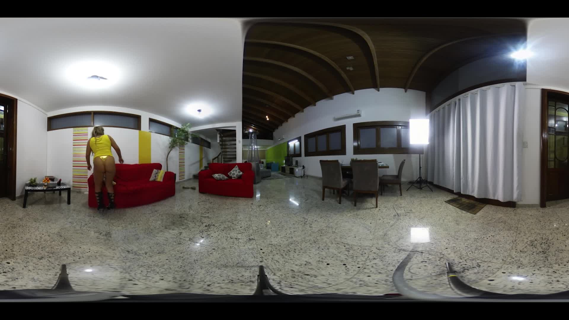 Confira Nicole Hilton nua em 360º