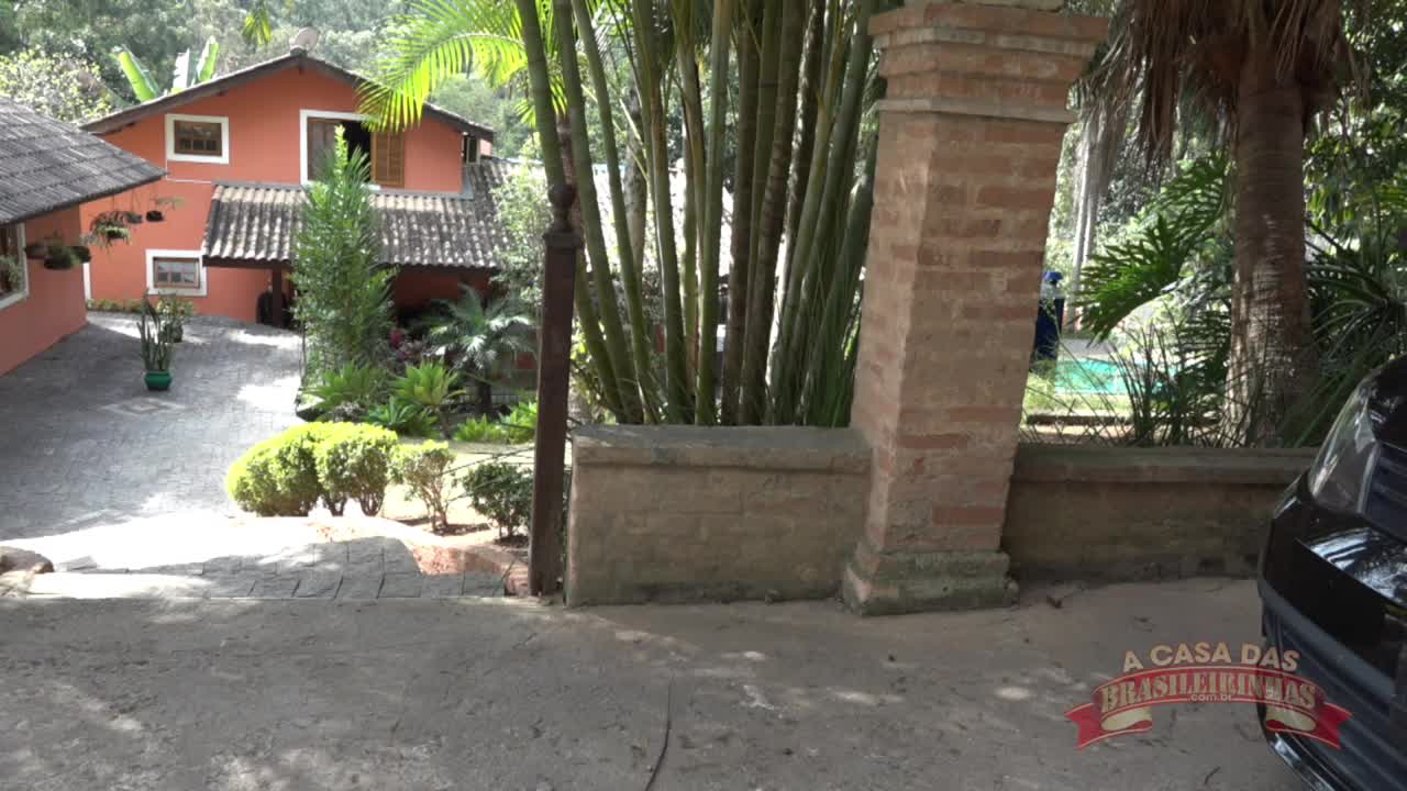 Oriental Vip atriz porno lavando o carro toda sexy