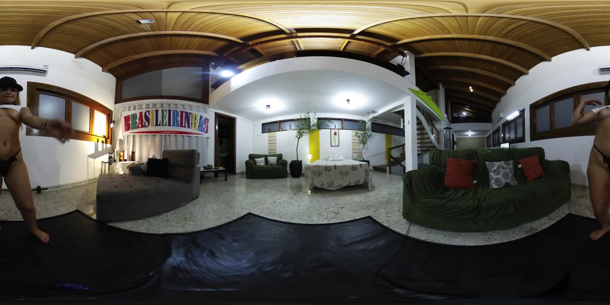 Bruna Safadinha lambuzada no óleo em 360º