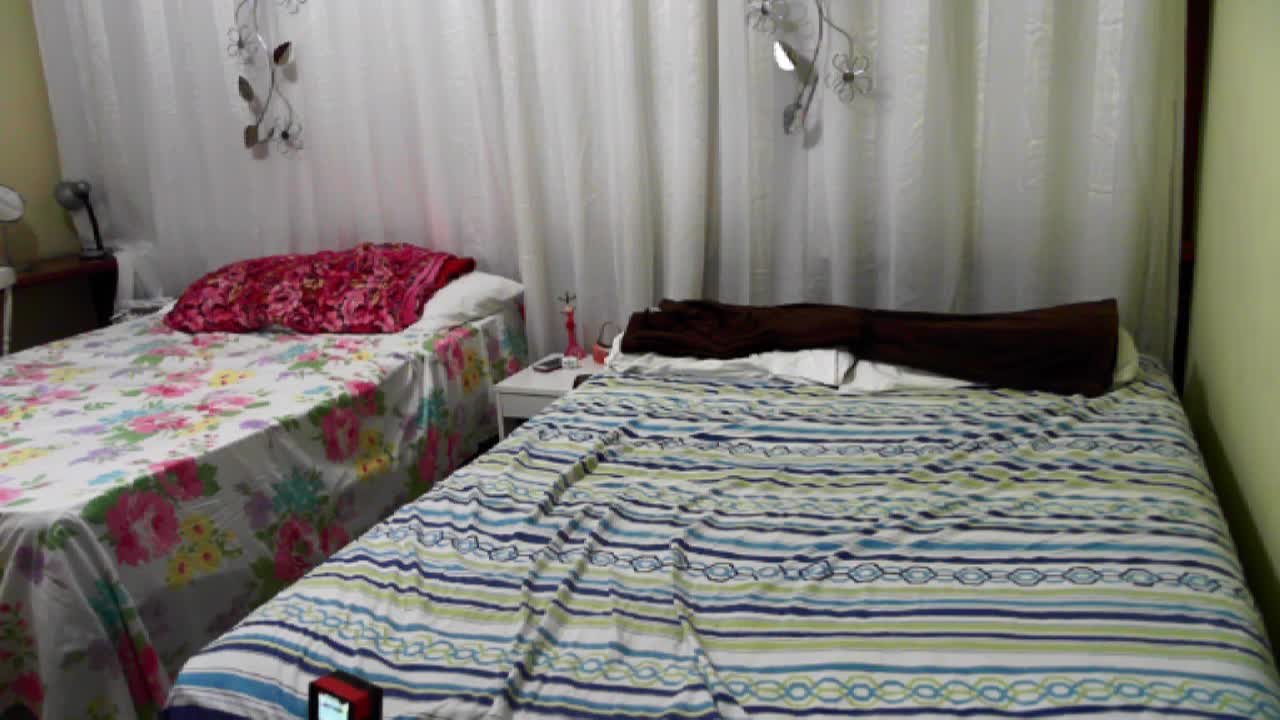 Alessandra Marques e Suzie Slut tocaram aquela siririca antes de dormir