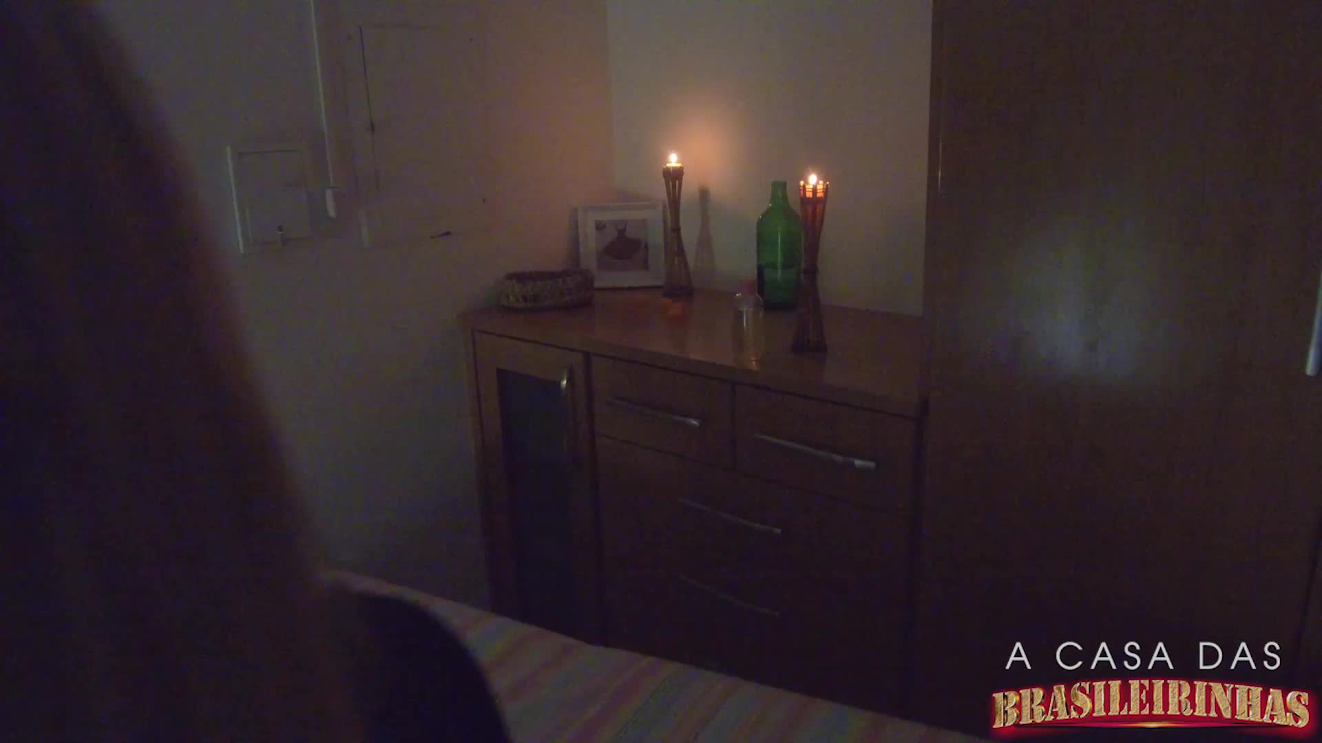 Massagem erótica termina com sexo lesbo ao vivo na Casa das Brasileirinhas