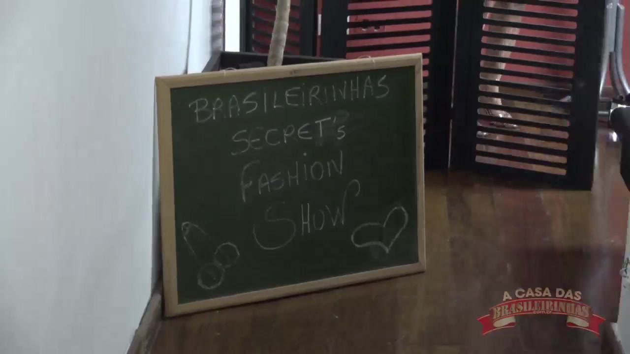 A Lalla Potira desfilou com todas as suas lingeries 