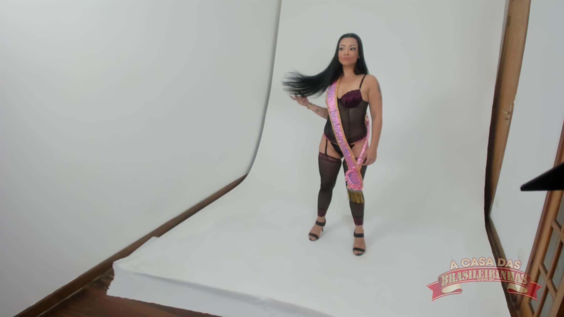 Oriental Vip pelada no ensaio sensual pornô
