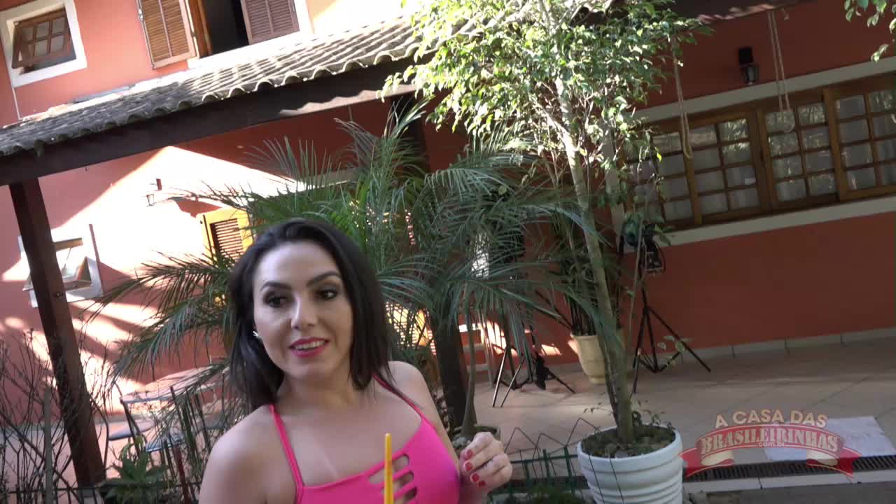 Mimi Boliviana porno, a gostosa pitando com o cuzinho