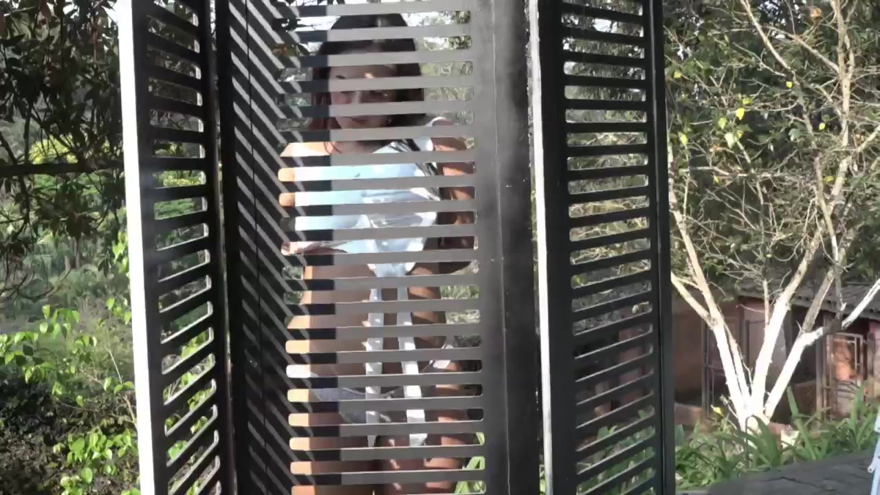 A gostosa Geovana Ludimilla desfilando com suas lingeries sexy