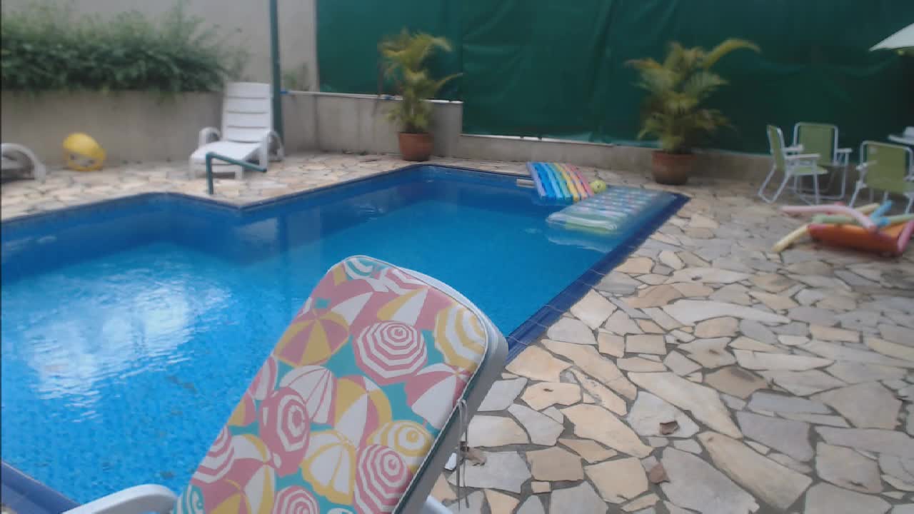 Milena Santos e Paola Dantas peladinhas na piscina das Brasileirinhas 