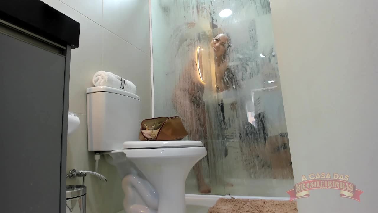 Belinha Baracho mostra a rotina de preparação para cenas de sexo