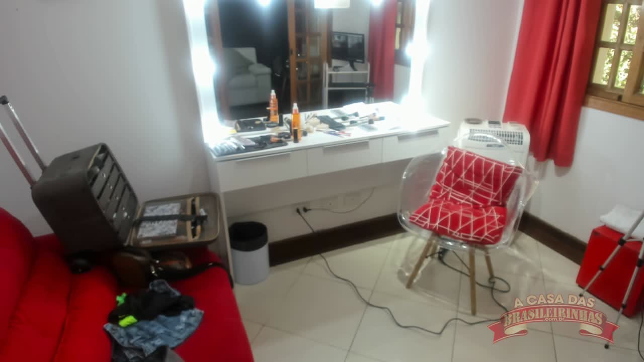 Bastidores da Melissa Pitanga se arrumando para as filmagens