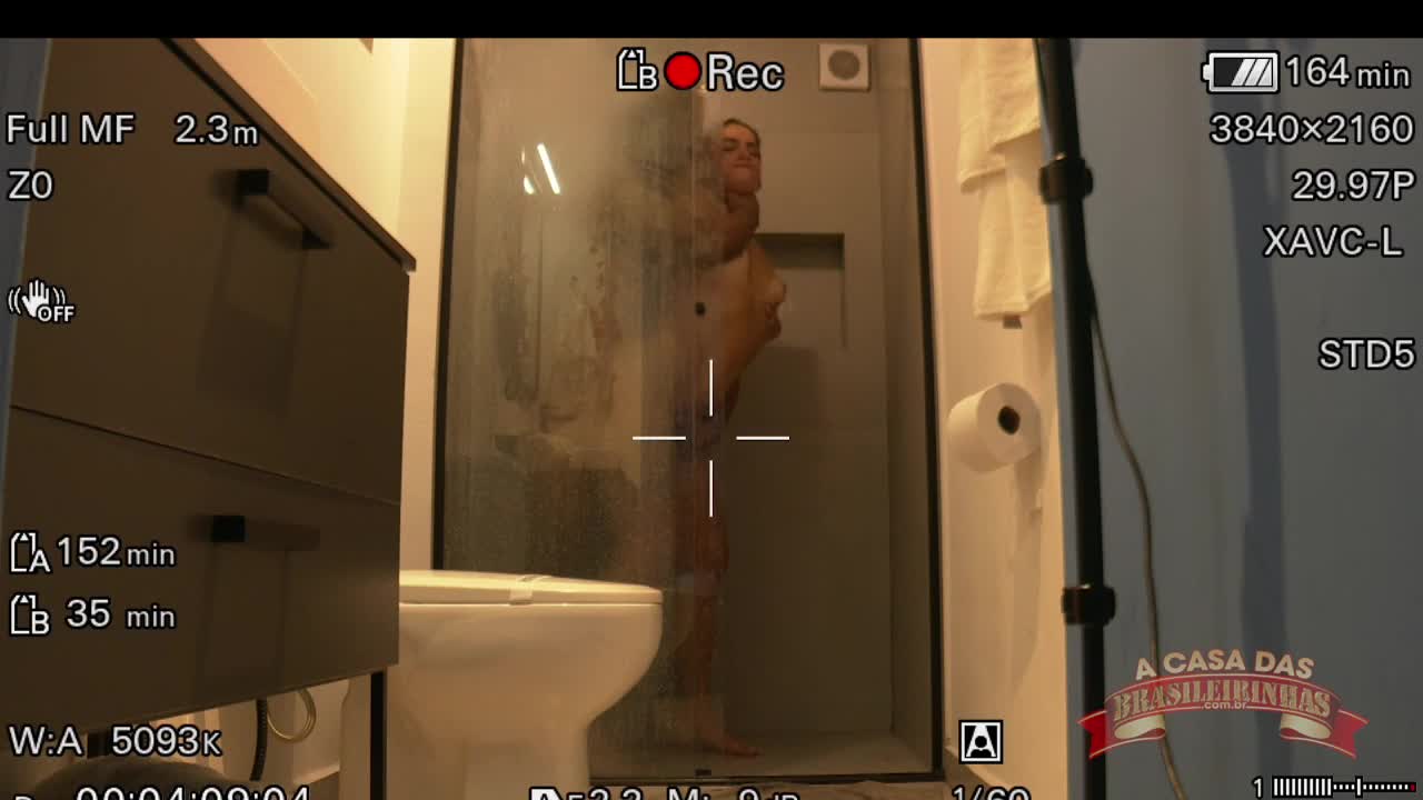 Sexo intenso no chuveiro com Julyana Sz Ribeiro e Capoeira