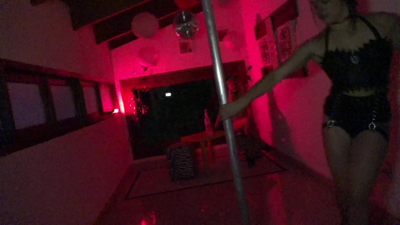 Elas dançaram AO VIVO na Casa das Brasileirinhas