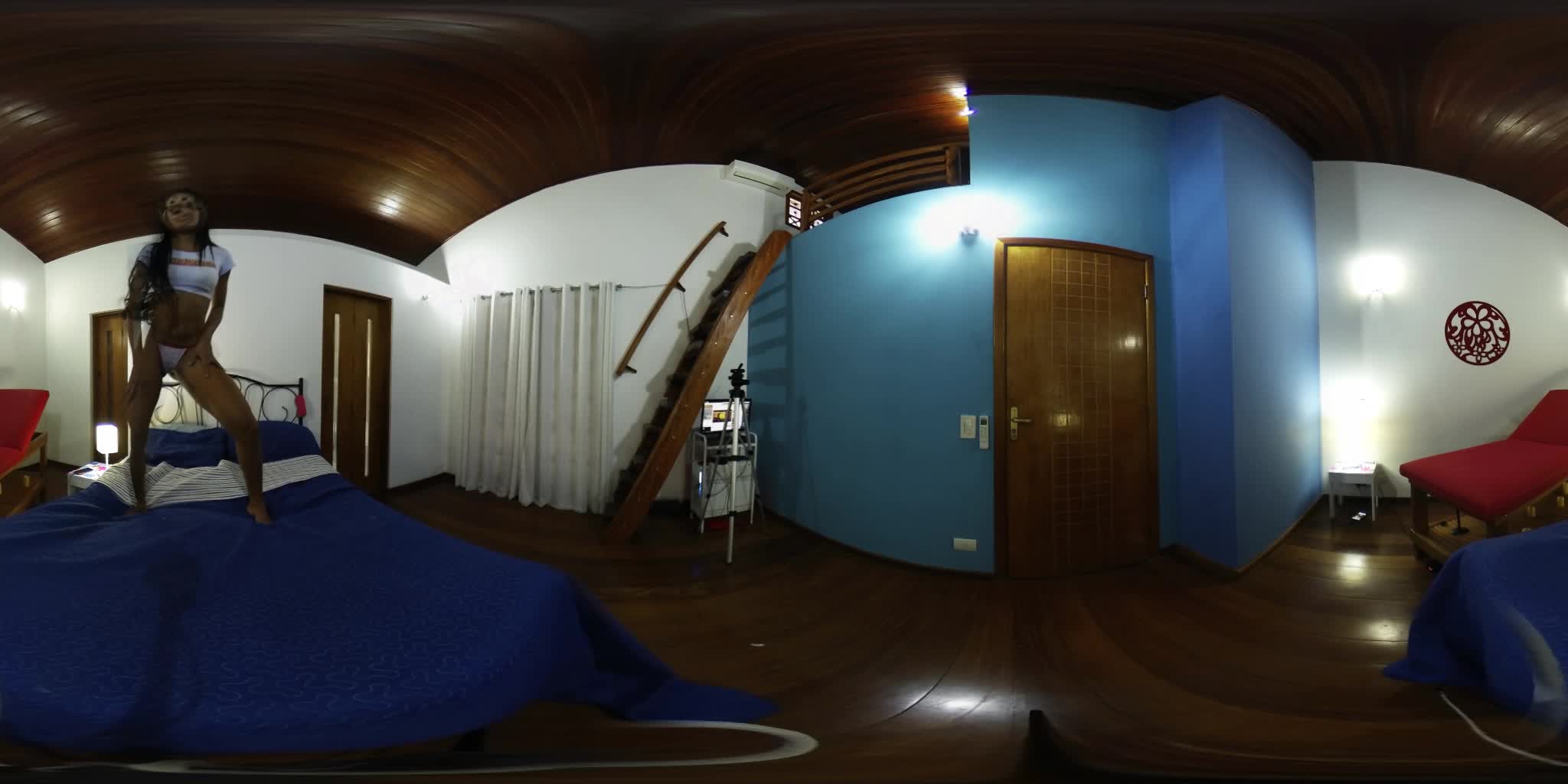 Alice Lemes dançando funk só de calcinha em 360º