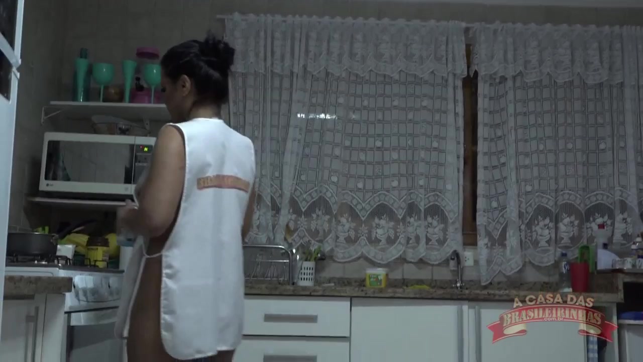 Isis Pitangui gostosa na CUzinha Master do reality show