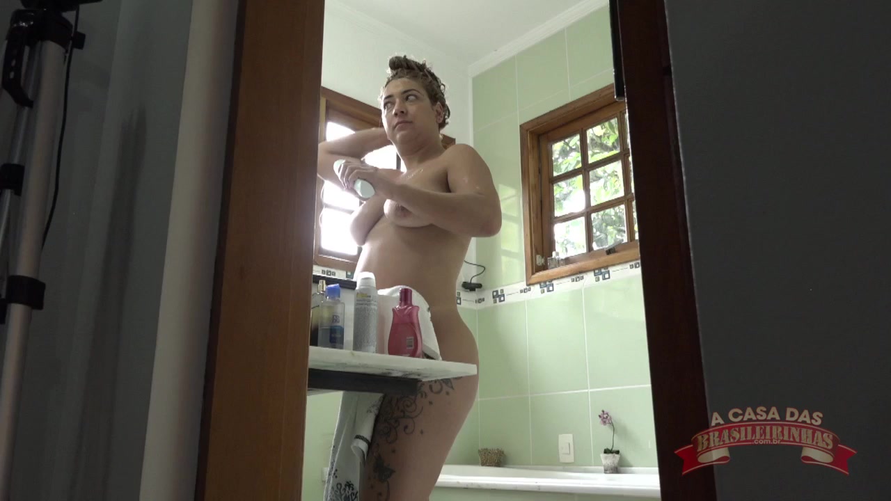 Banho sensual da tesuda Sindy Sil