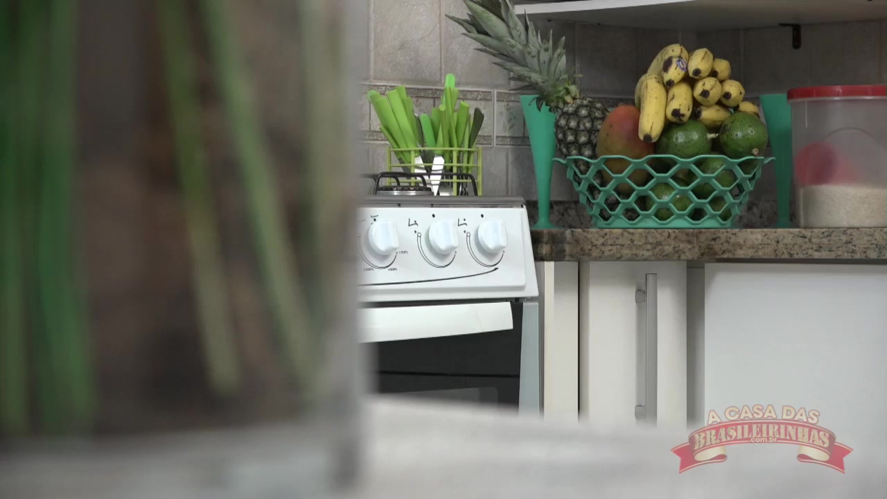 Elisa Sanches videos porno: ela enfiou uma banana na buceta