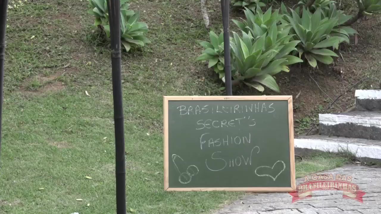 Desfile de lingerie com Melody Antunes 