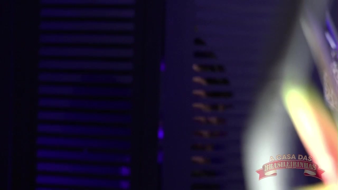 Desfile erótico com a Bibi Tsunamy na passarela