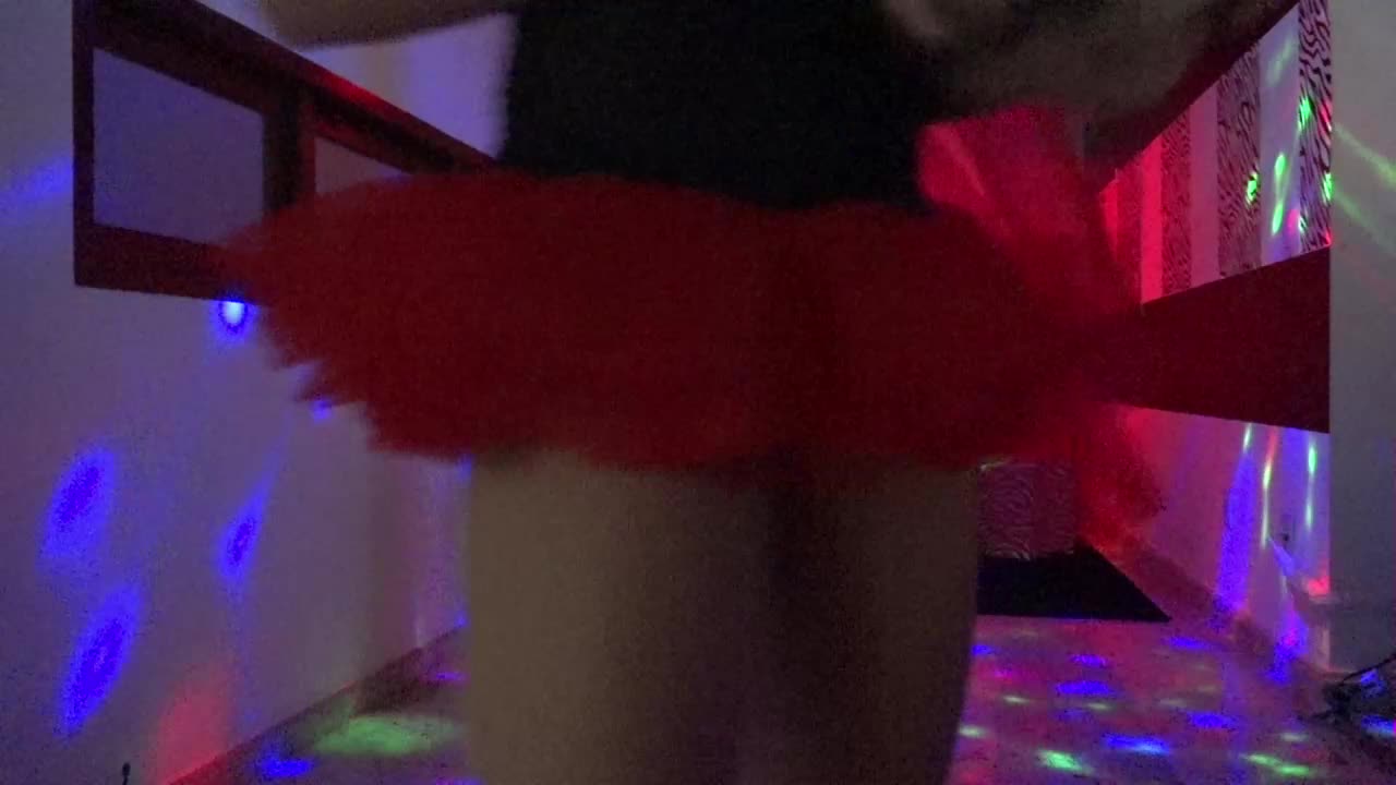 Alice Alcantara caprichou no pole dance na Casa