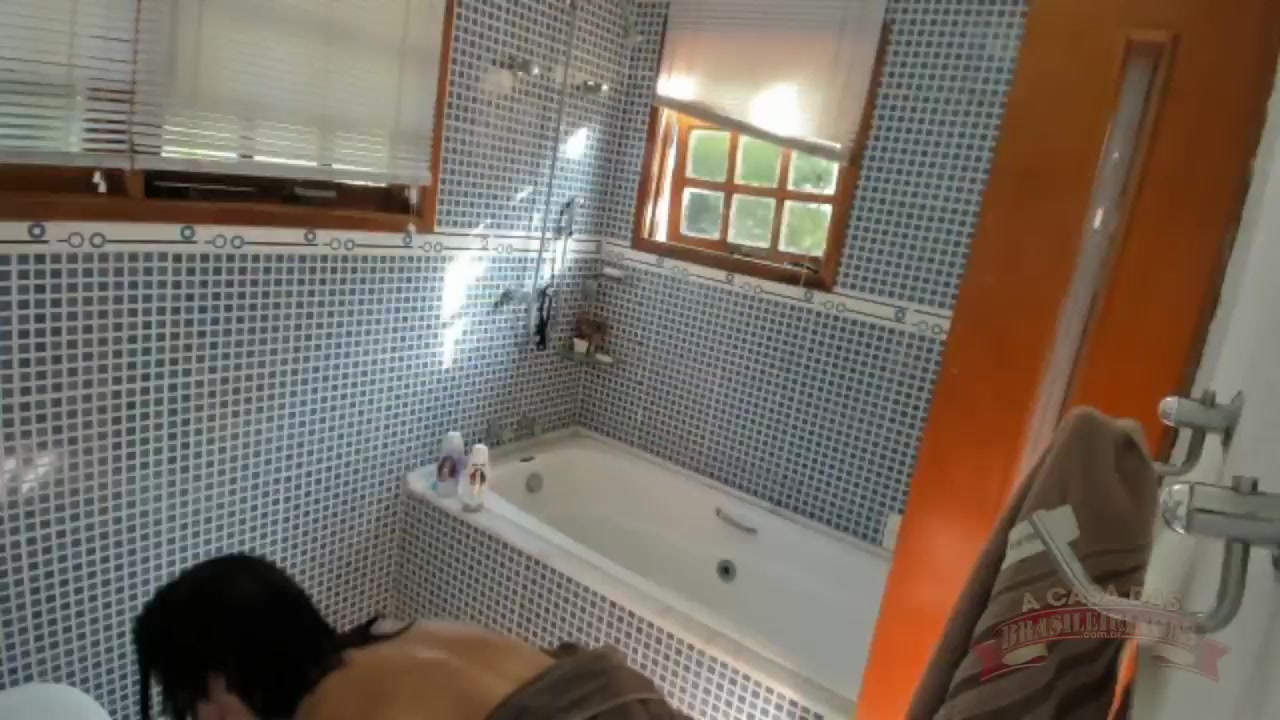 Banho sensual da Dark Hot pelada