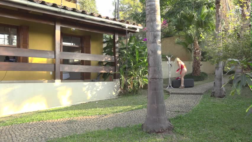 Barbara Alves desfilou para os assinantes da Casa