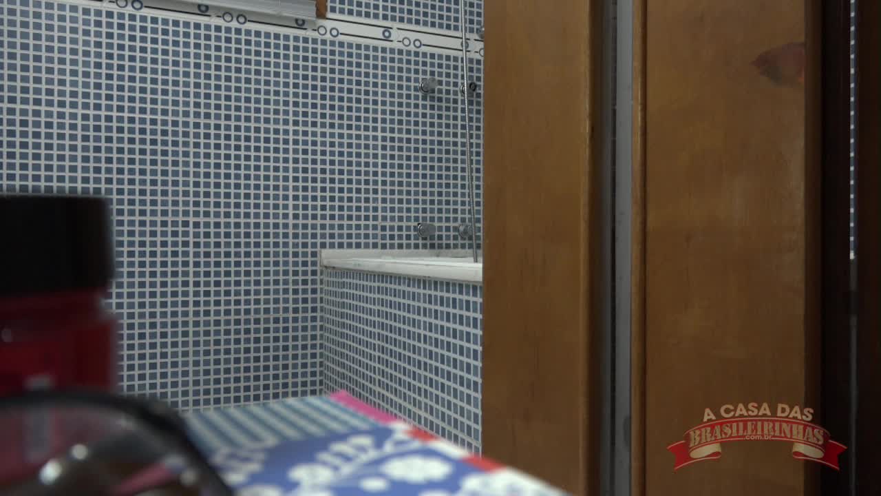 Oriental Vip videos da gata, ela sensualizou na hidromassagem