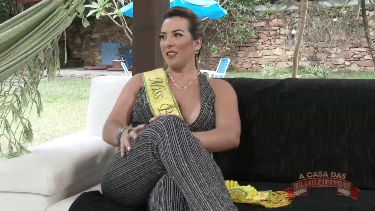 Atriz Emanuelly Weber falou sobre a sua semana no reality
