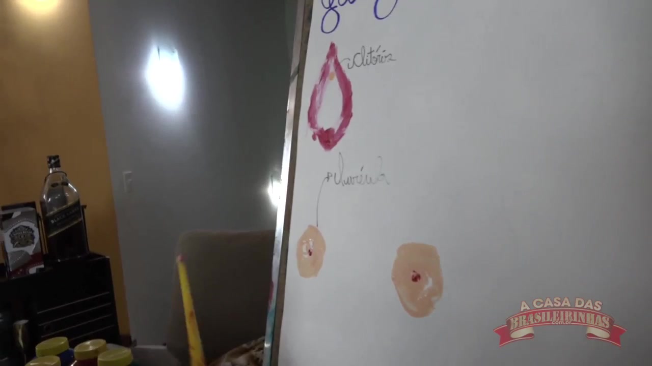 A loira Galega Tequileira pintando cenas de sexo