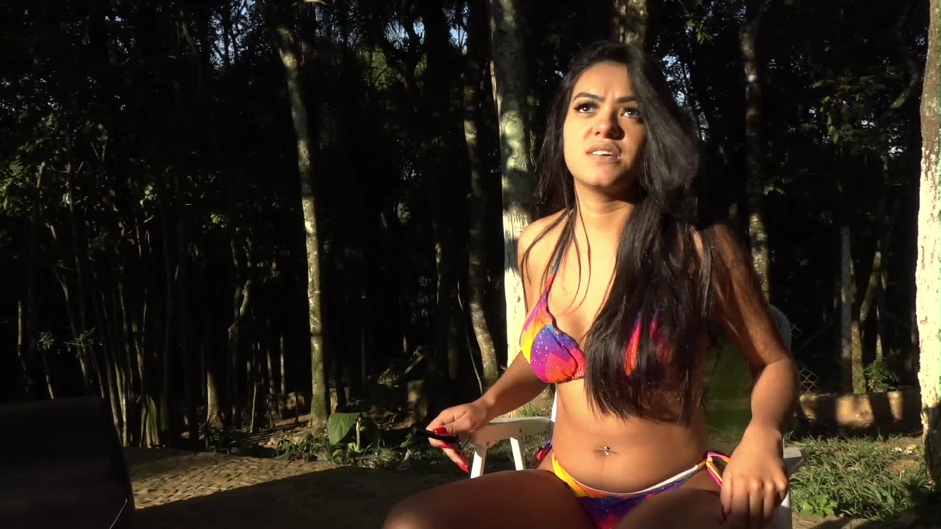 A morena gostosa se depilou AO VIVO na Casa