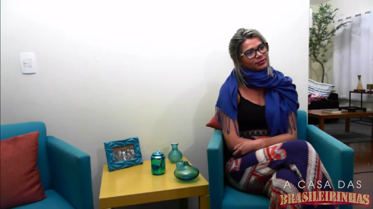 Loira Safada Emanuela Martins | Mais um chat na Casa | A Casa das Brasileirinhas