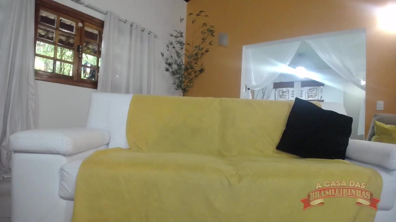 Elisa Sanches pelada em banho sensual e depilando o cuzinho