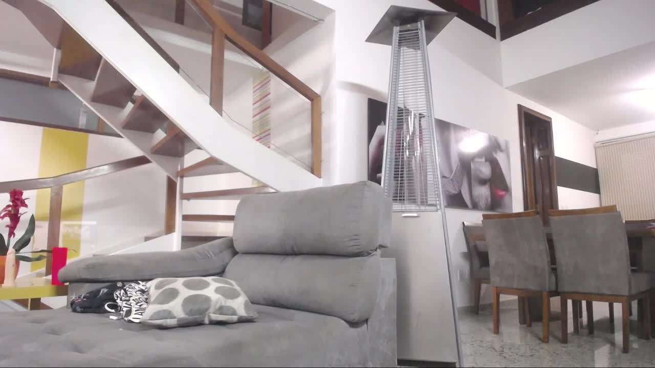 Na chat de sexo, Pocahontas capricha no exibicionismo