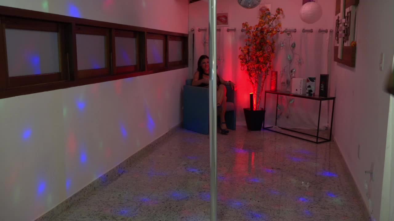 Pole dance com as gatas Bella Ferrara e Alice Alcantara
