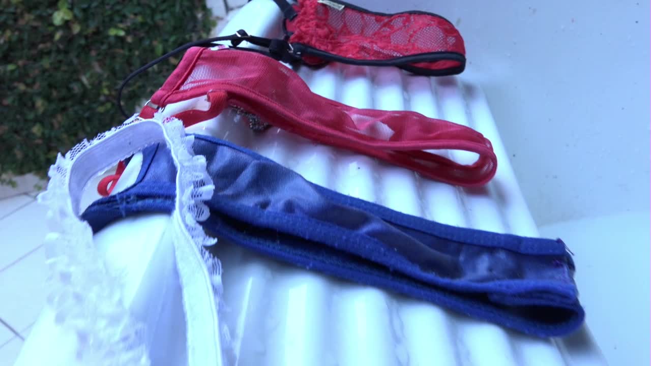 Angel lima morena gostosa lavando as calcinhas ao vivo