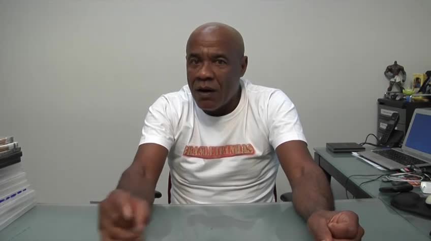 Depois de transarem, as duas vão pro chat falar putaria