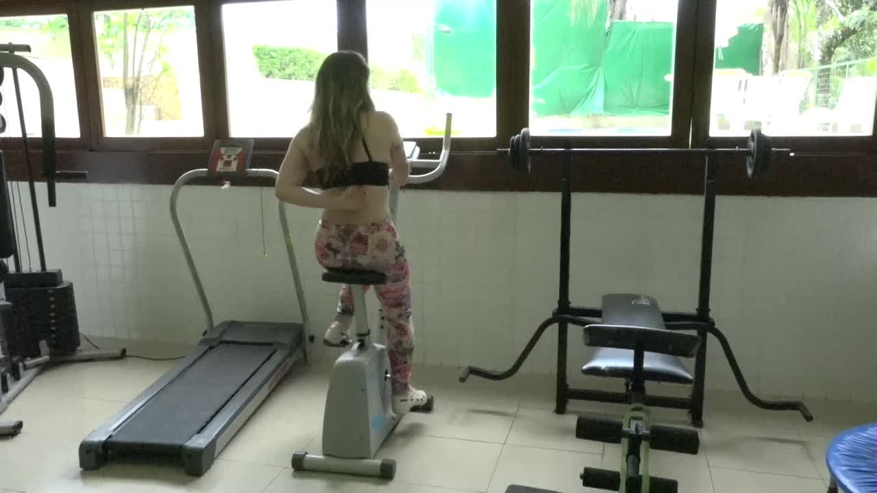 Laisa e Safira provocaram demais na academia