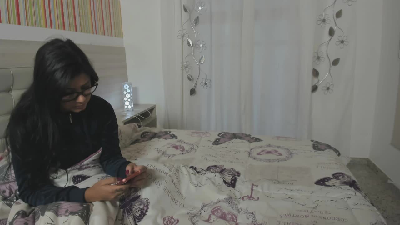 Amanda Souza nua em chat de sexo com assinantes
