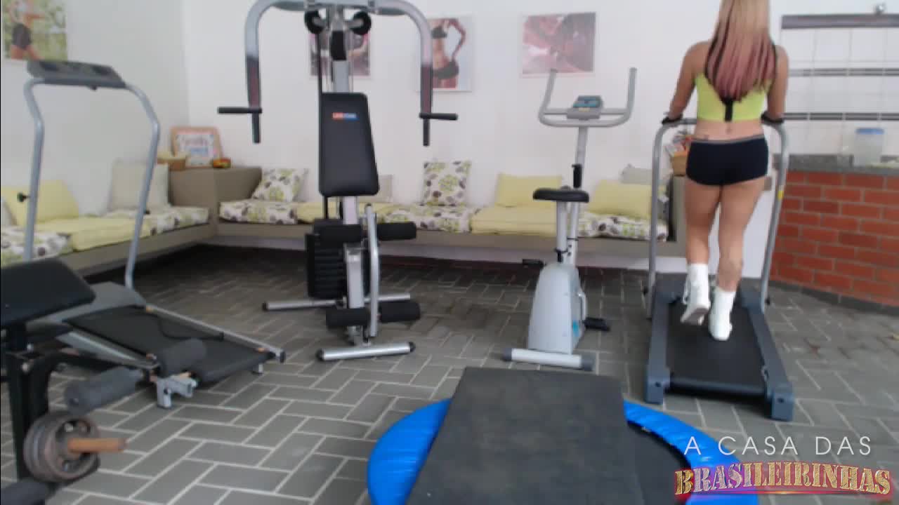 Veja a gostosa Penélope treinando na Academia
