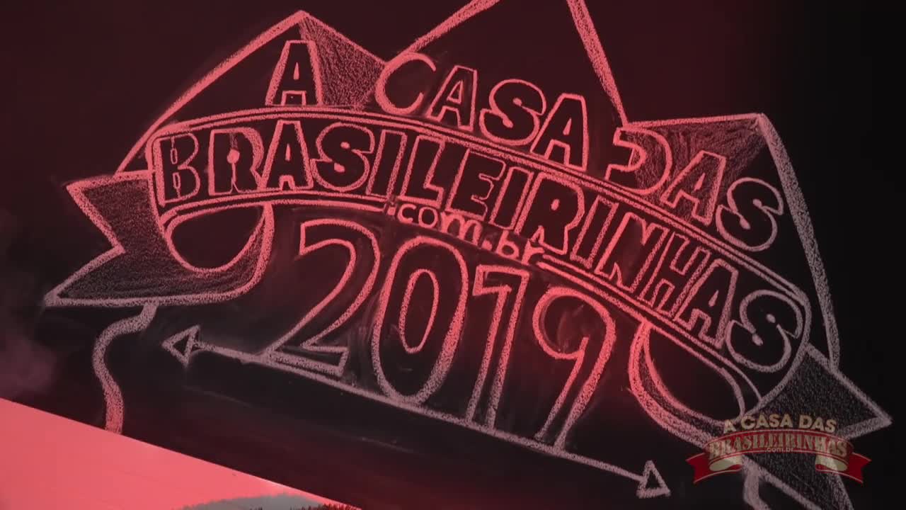 Oriental Vip brasileirinha gostosa dando um show erótico 
