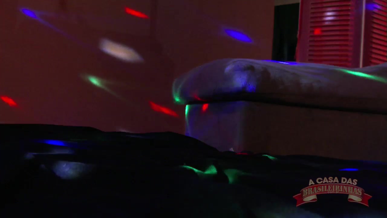 Elisa Sanches atriz pornô dançando em show erótico no reality