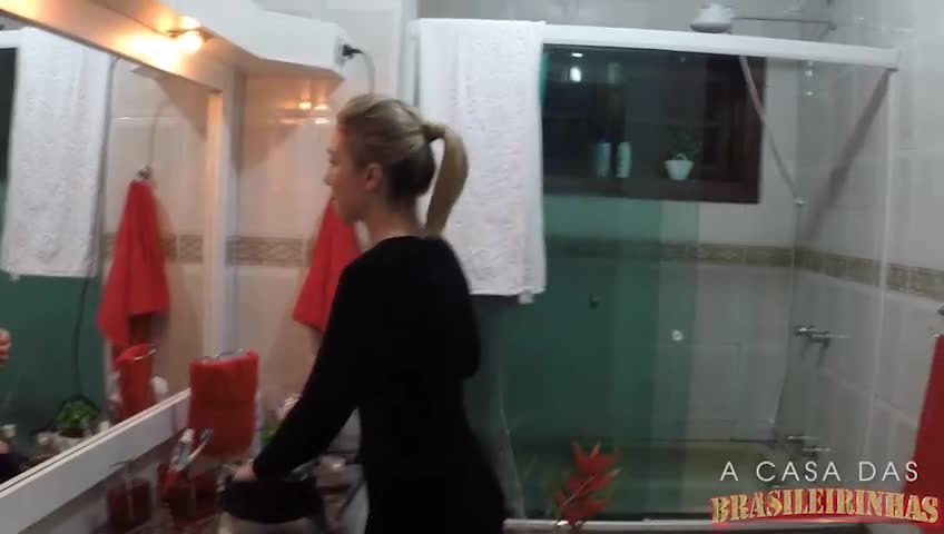 Flávia Oliveira recebe assinante! Será que ele dá conta da nossa gostosa?
