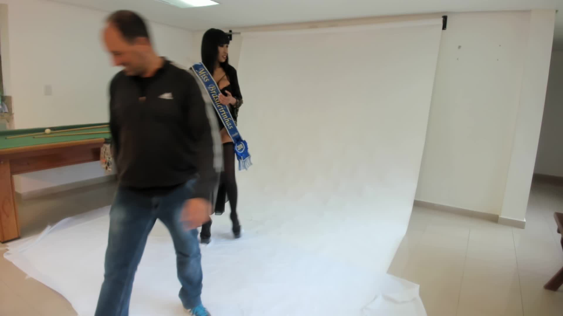 Confira a nova participante da semana posando nua
