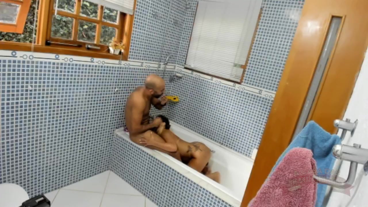Rolou foda no banheiro com a May Akemi fodendo gostoso